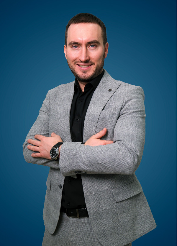 фото сотрудника